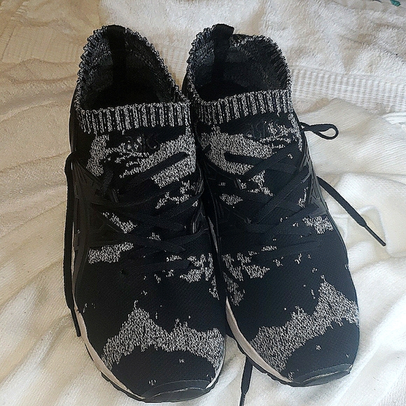 Shoes - Picture 3 of 3